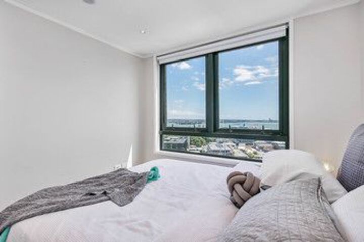 Room 8 of 18