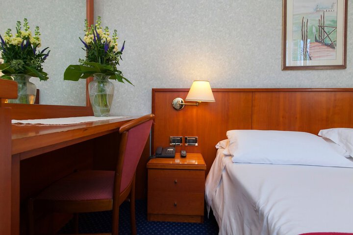 Room 10 of 41