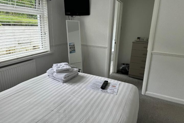 Room 13 of 32