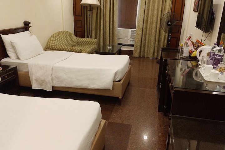 Room 13 of 36