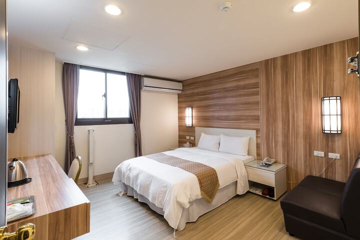 Room 19 of 28