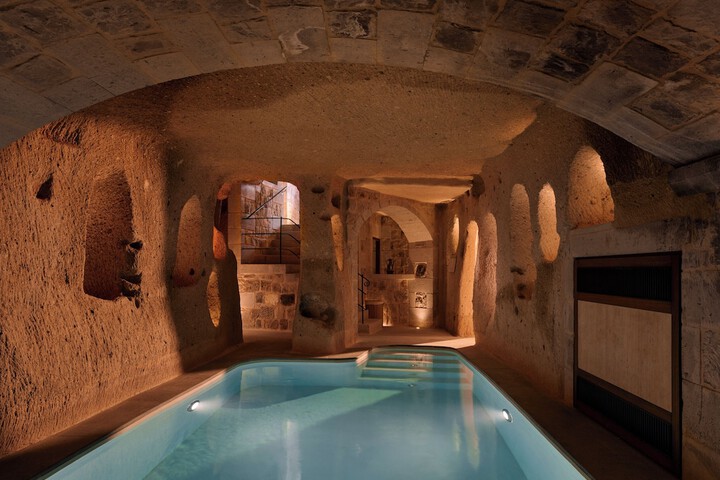Pool 44 of 101