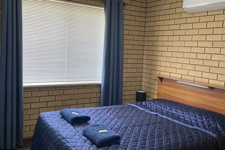 Room 2 of 36