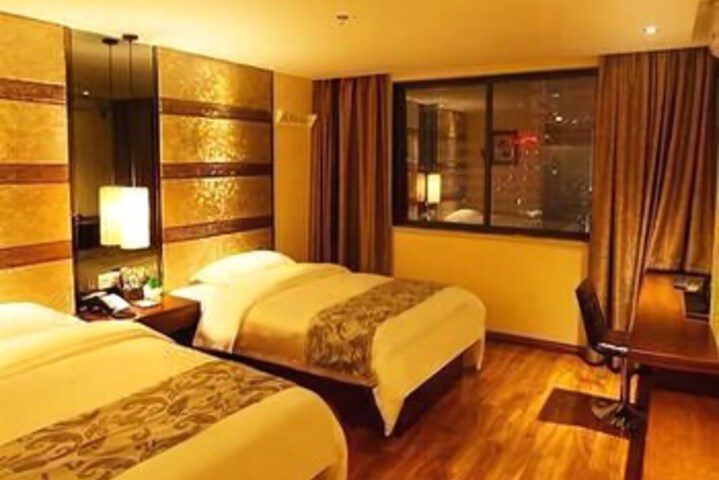 Room 7 of 8