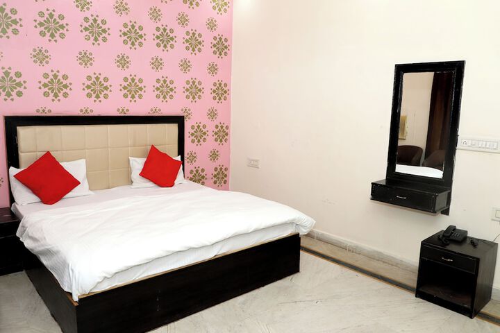 Room 9 of 14
