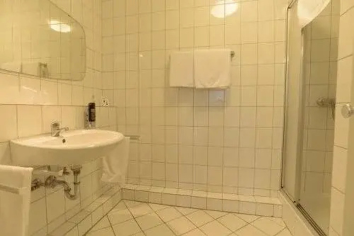 Room 9 of 21