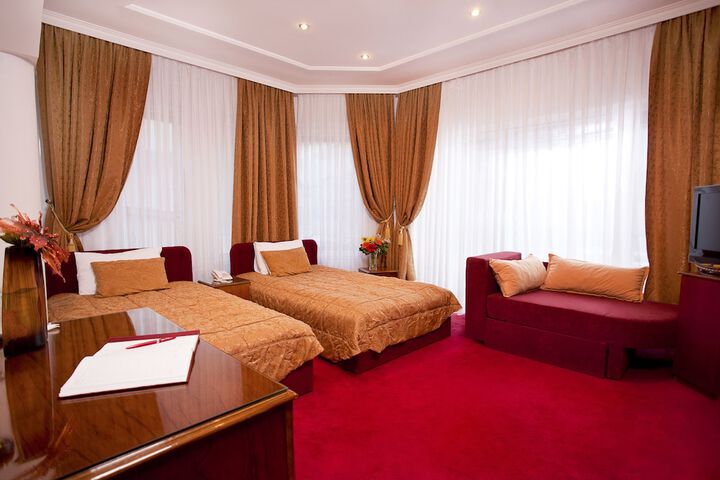 Room 8 of 20