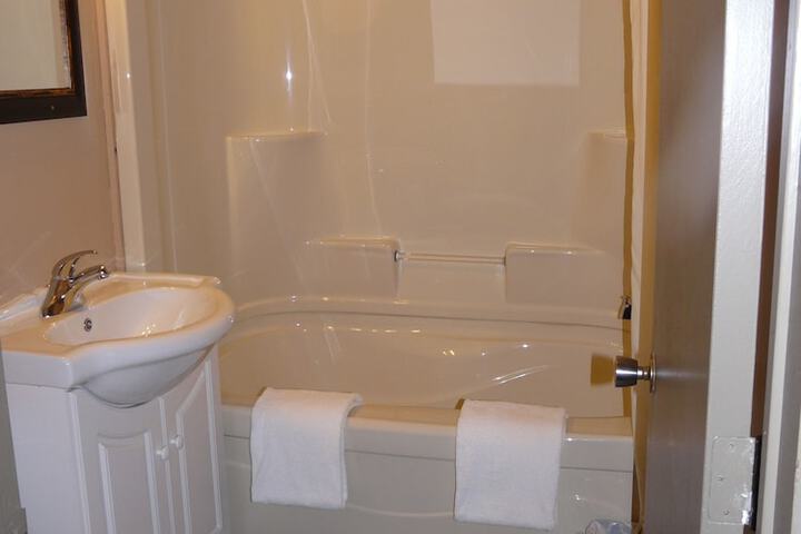 Room 17 of 27