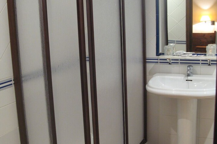 Room 10 of 32