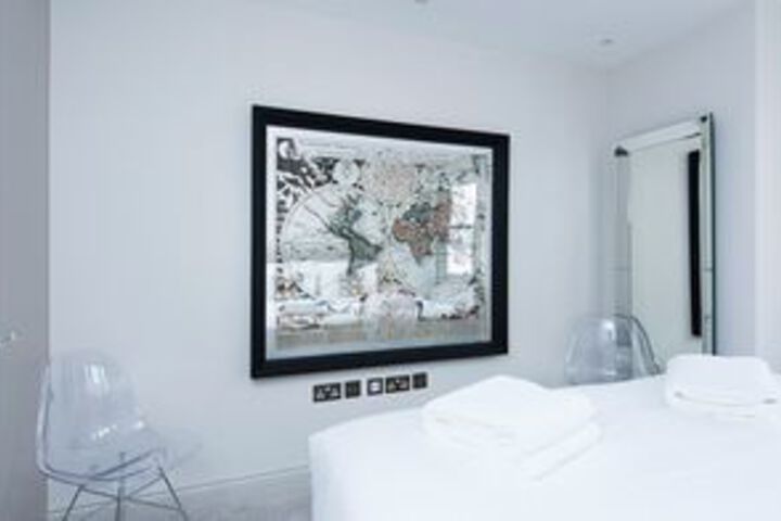 Room 17 of 32