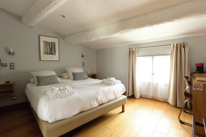 Room 73 of 209