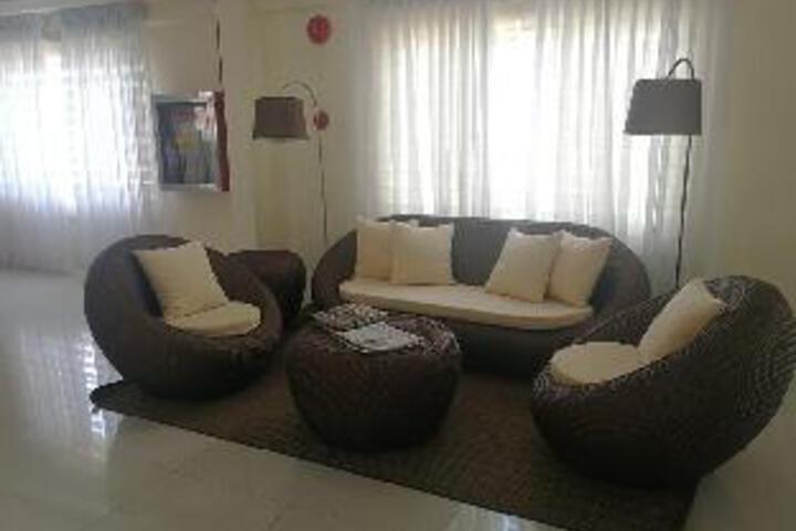 Lounge 2 of 5