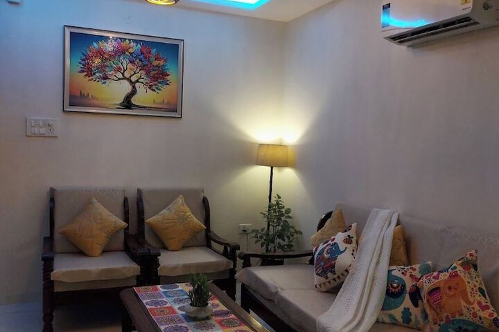 Room 8 of 9