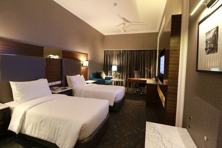 Room 6 of 38