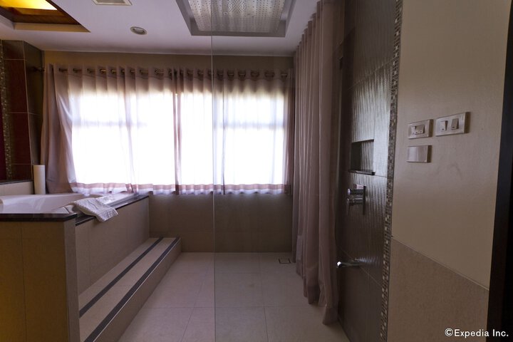 Room 62 of 95
