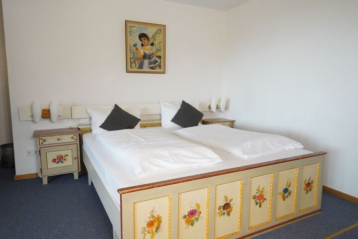 Room 4 of 62