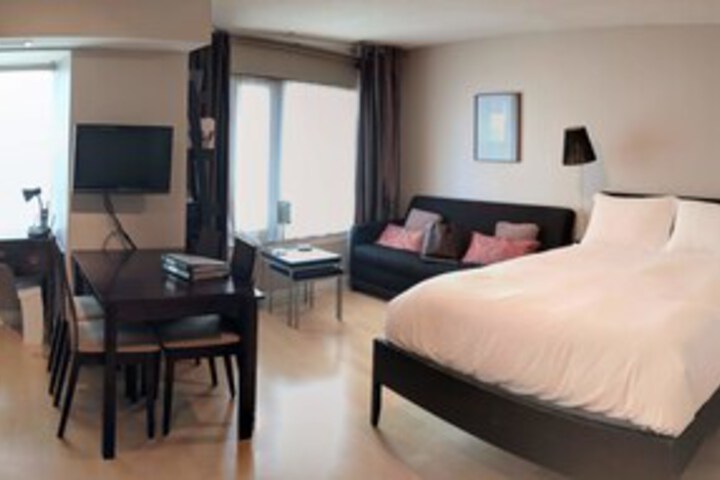 Hotel Suites near Eaton Center