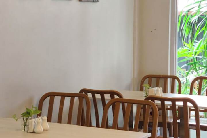 Dining 18 of 23