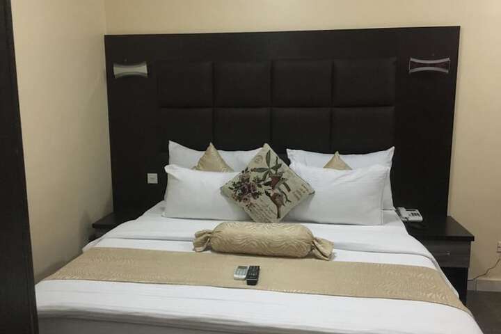 Room 11 of 22