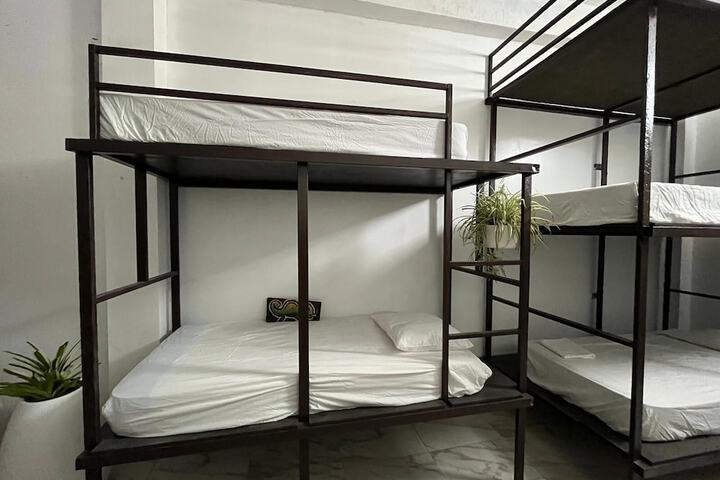 Room 4 of 17