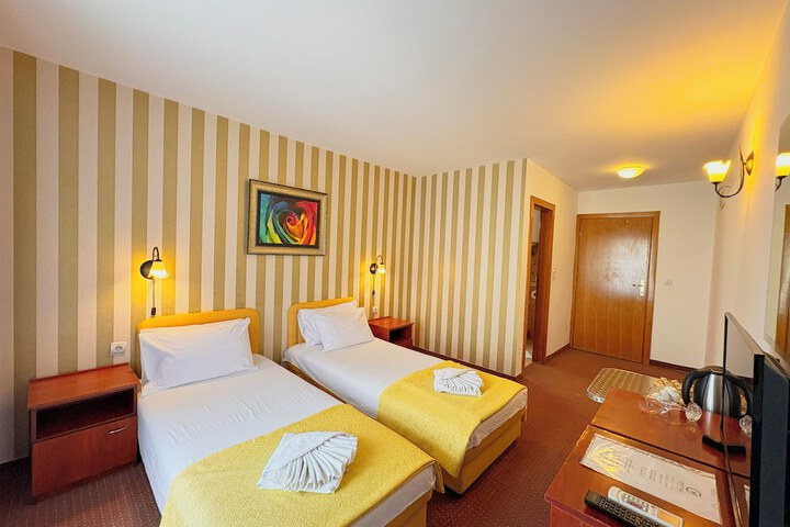 Room 7 of 45
