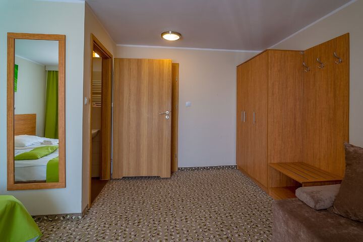 Room 25 of 76