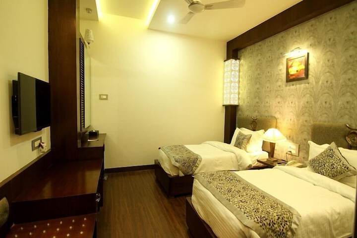 Room 9 of 63