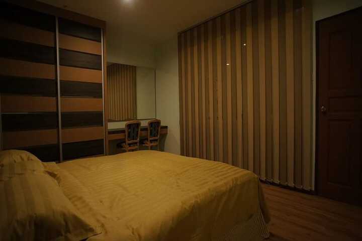 Room 7 of 13