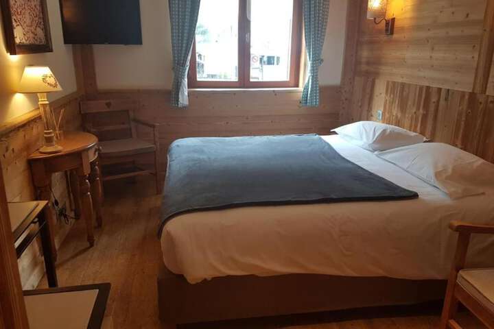 Room 15 of 33