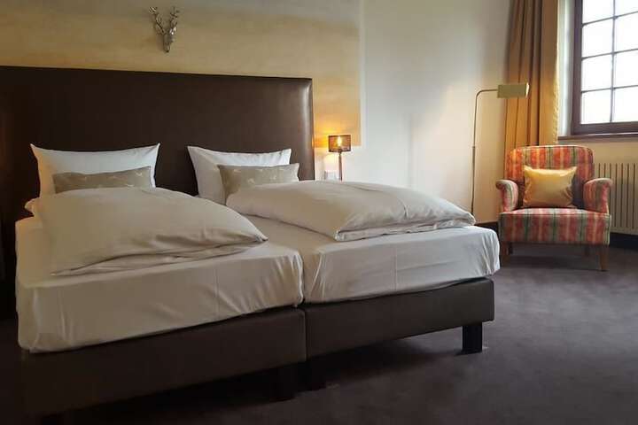 Room 16 of 102