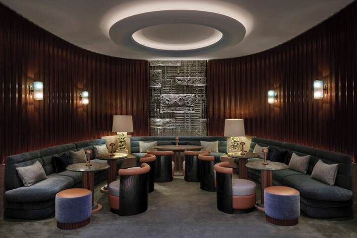 Lounge 118 of 130