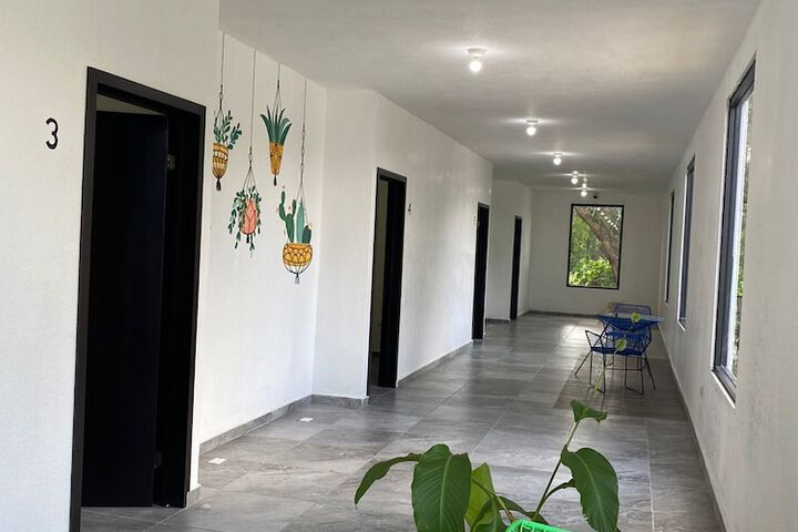Room 6 of 10