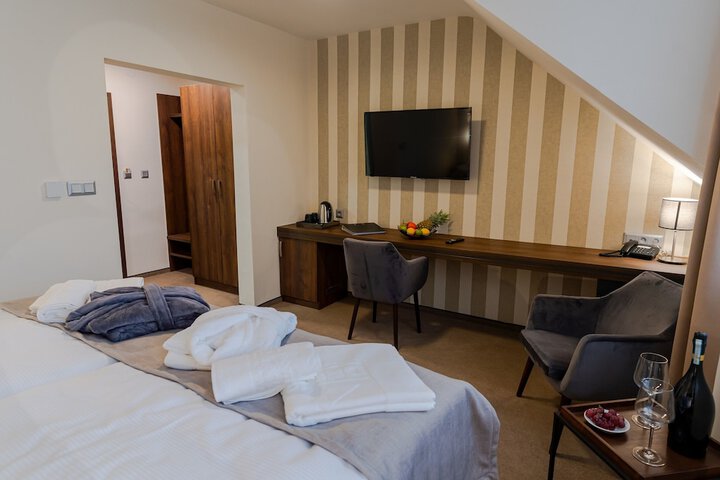 Room 16 of 42