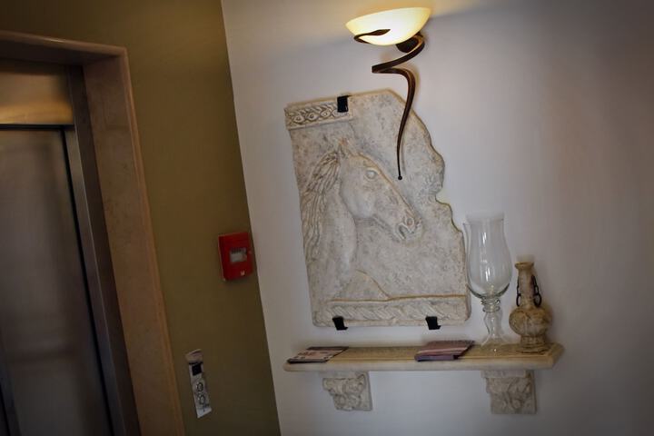 Hotel 5 of 72