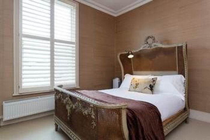 Room 8 of 28