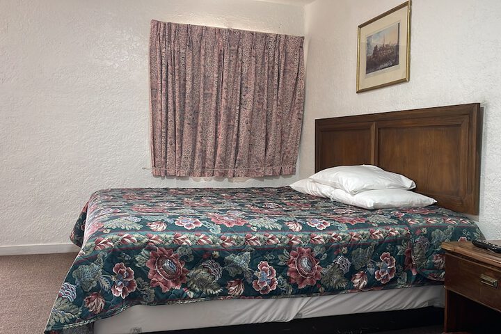 Room 4 of 41