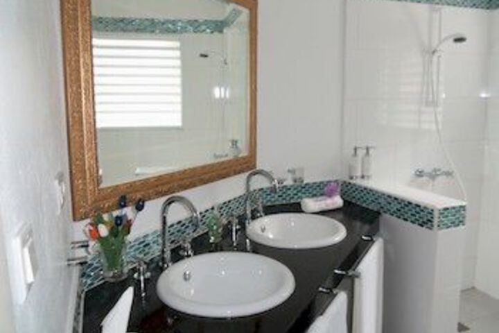 Room 2 of 30