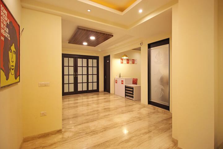 OYO FLAGSHIP 511 SOHNA ROAD OMAXE MALL