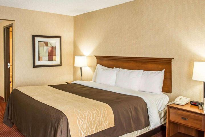 1 King Bed (9 of 10)