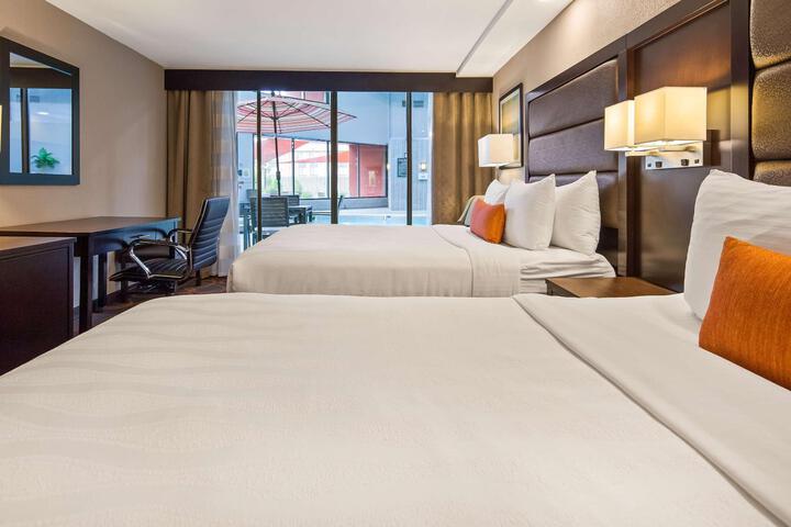 2 Queen Beds (4 of 4)
