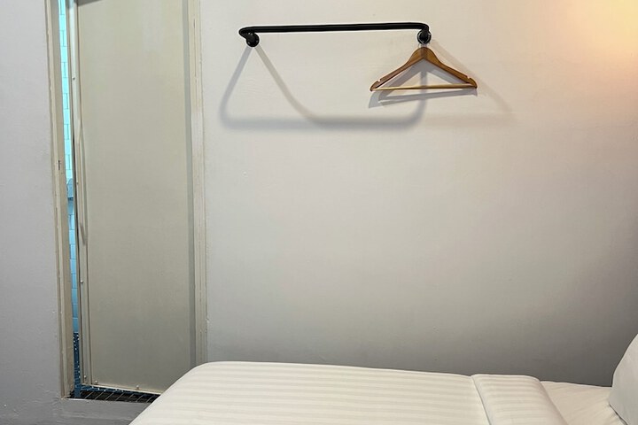Room 73 of 122