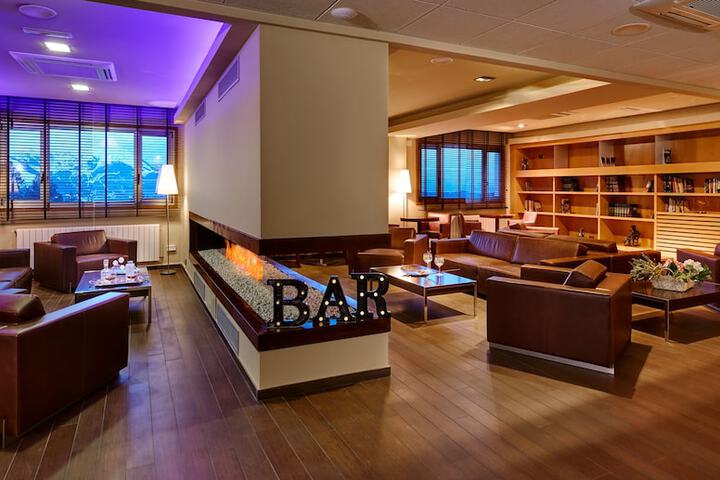 Lounge 39 of 45