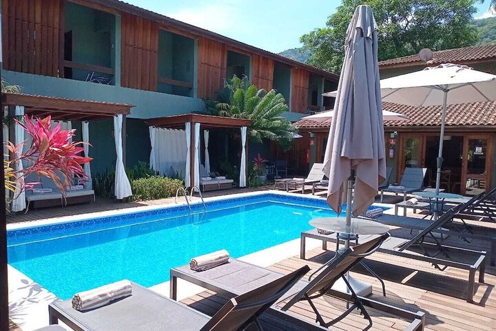 Pool 44 of 70