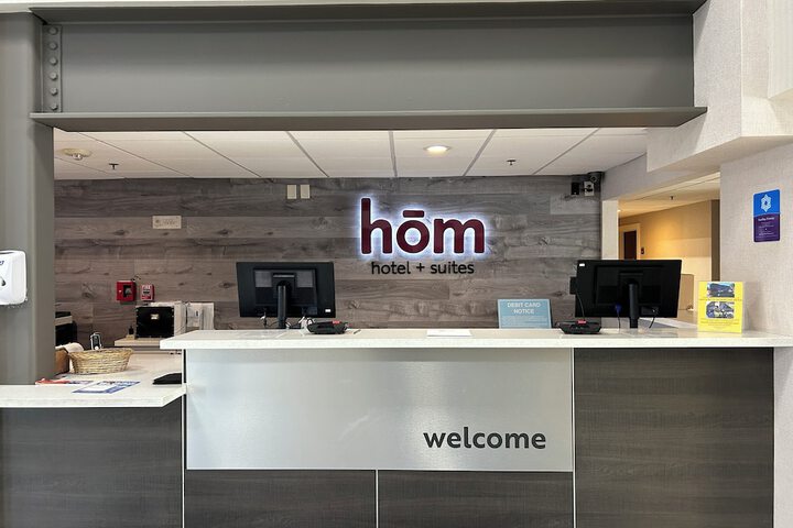 Check-in/check-out kiosk