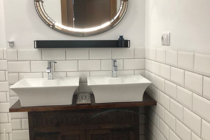 Room 48 of 162