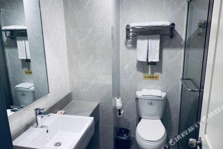 New Century Meitu Hotel (Ningbo Tianyi Square Gulou Metro Station)