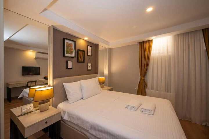Room 3 of 98