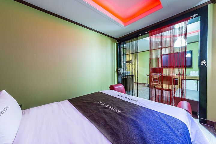 Room 64 of 75
