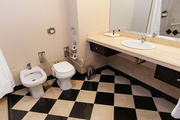 Room 43 of 69