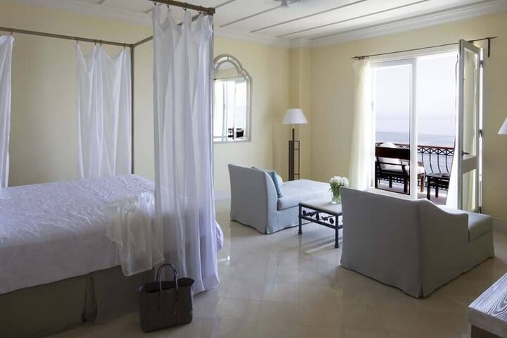 Room 15 of 184